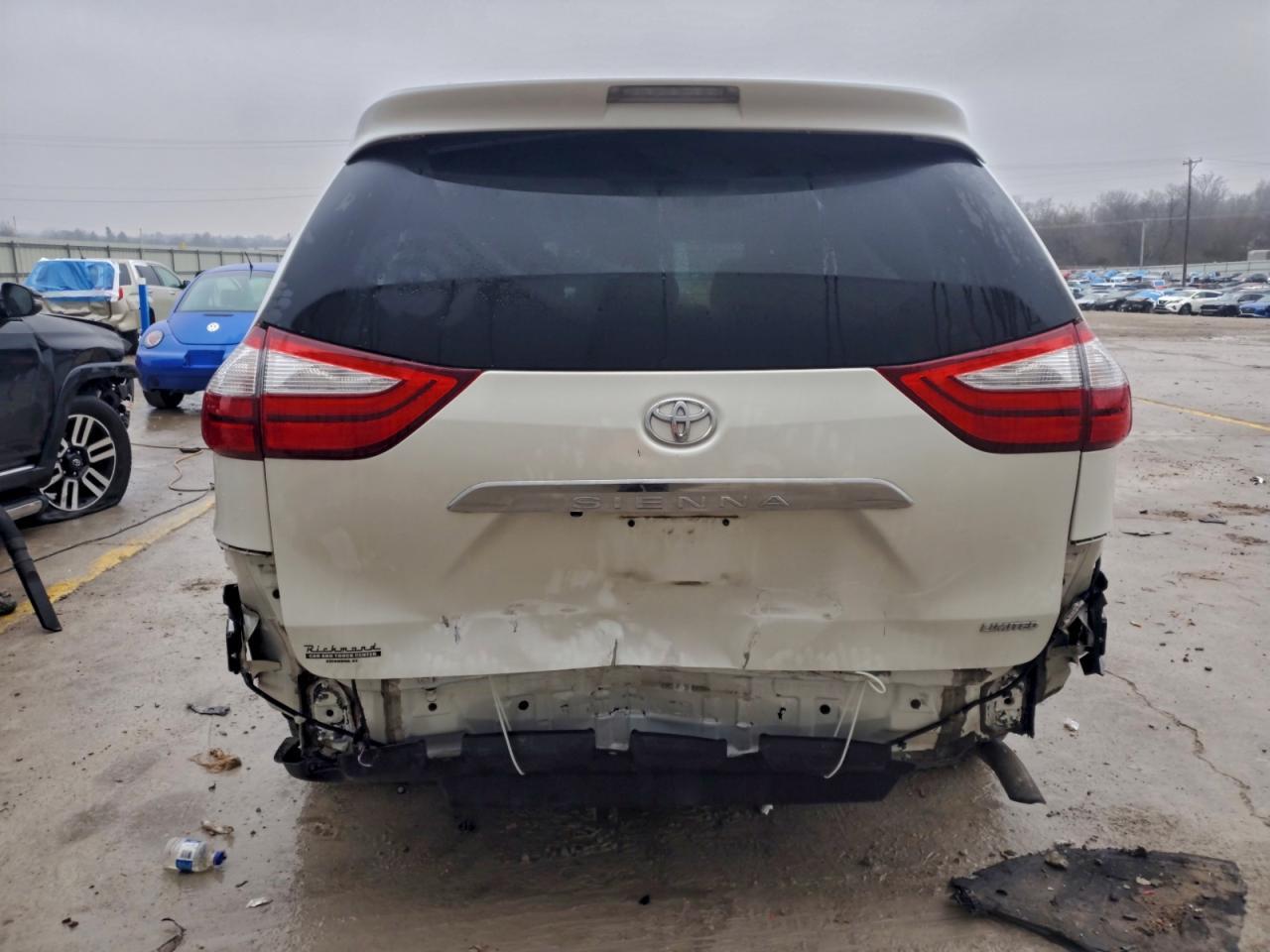 2015 TOYOTA SIENNA