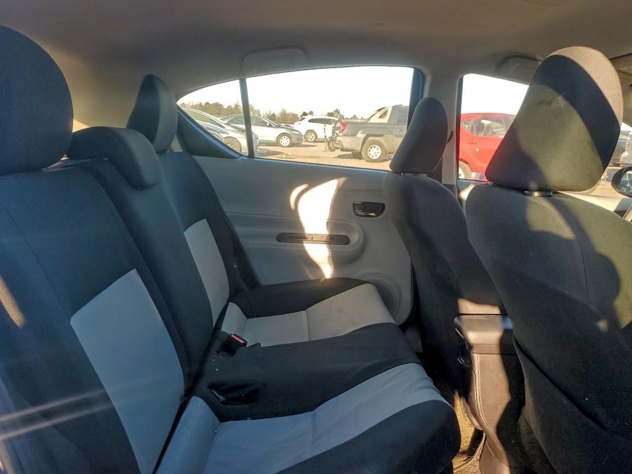 2013 TOYOTA Prius c