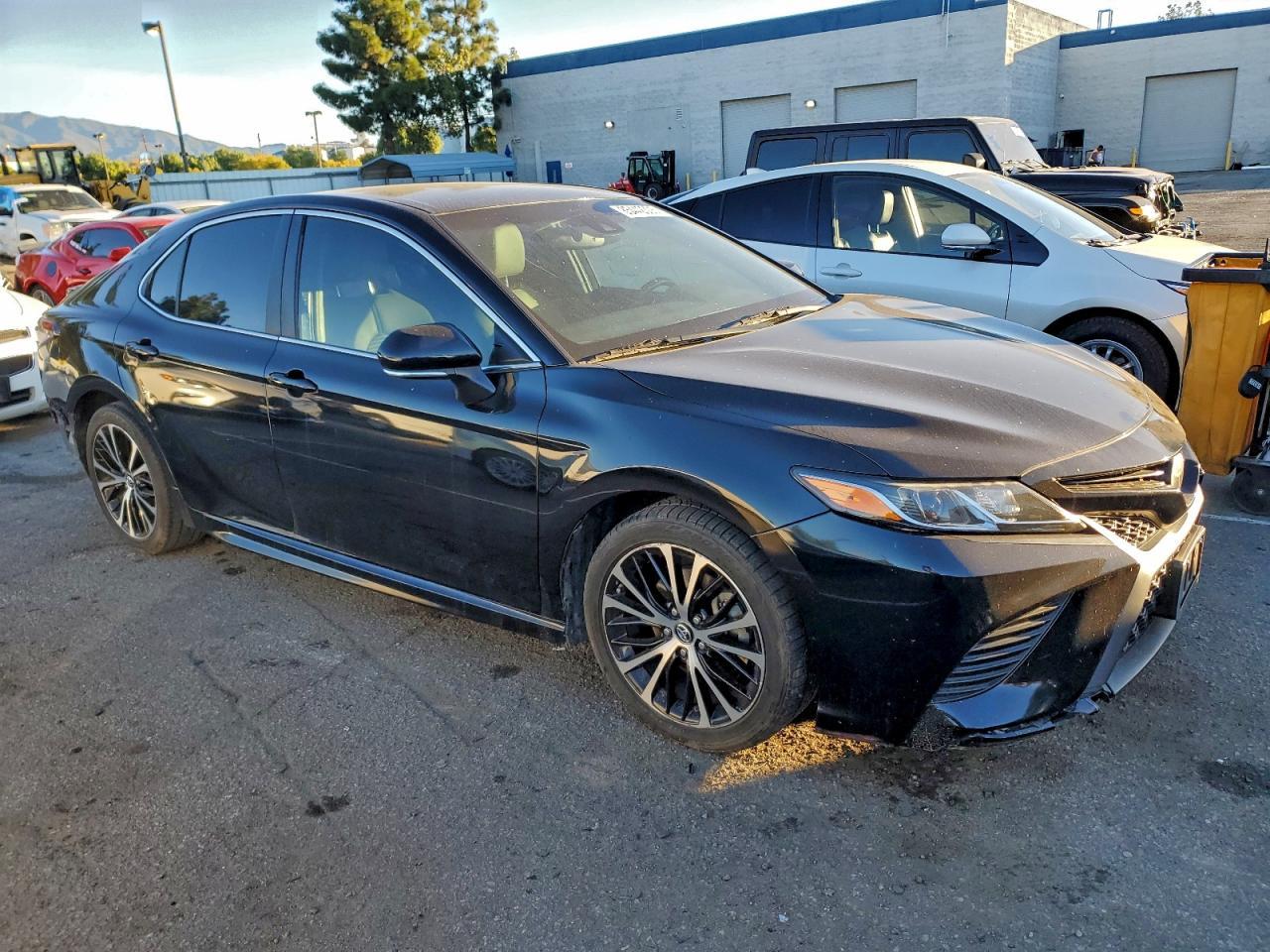 2018 TOYOTA CAMRY