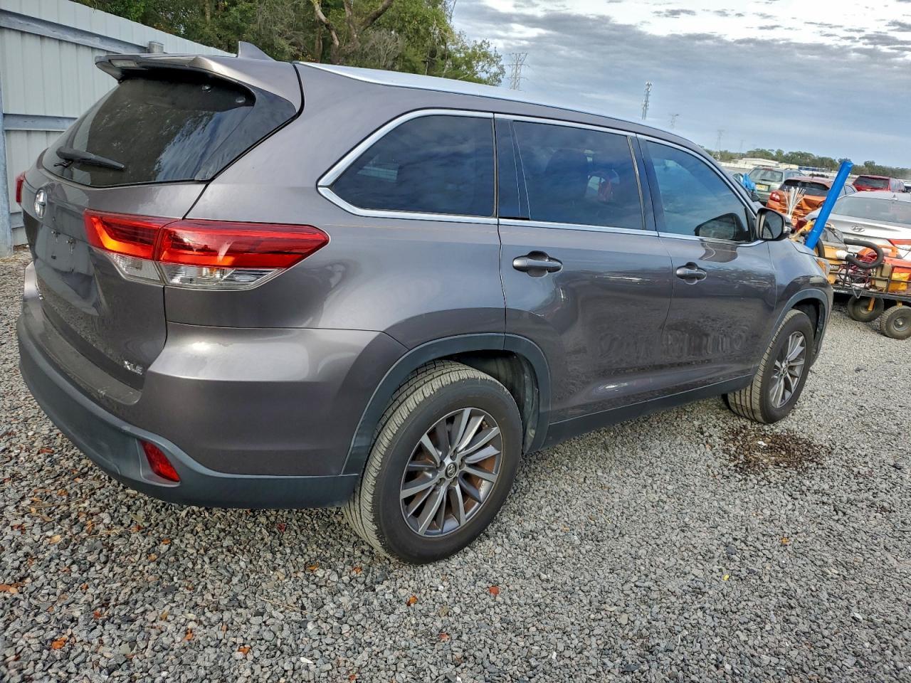 2019 TOYOTA HIGHLANDER