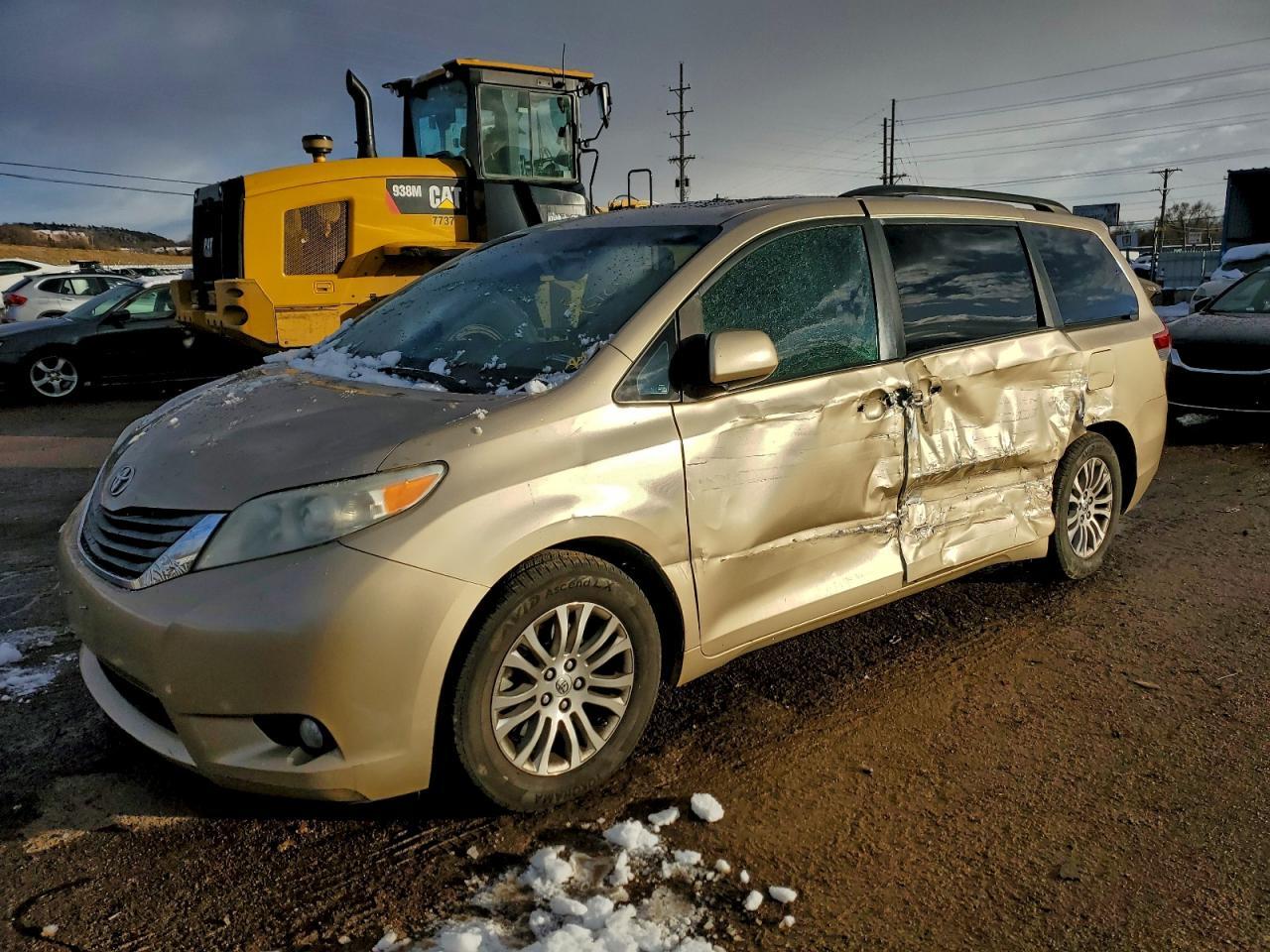 2011 TOYOTA SIENNA