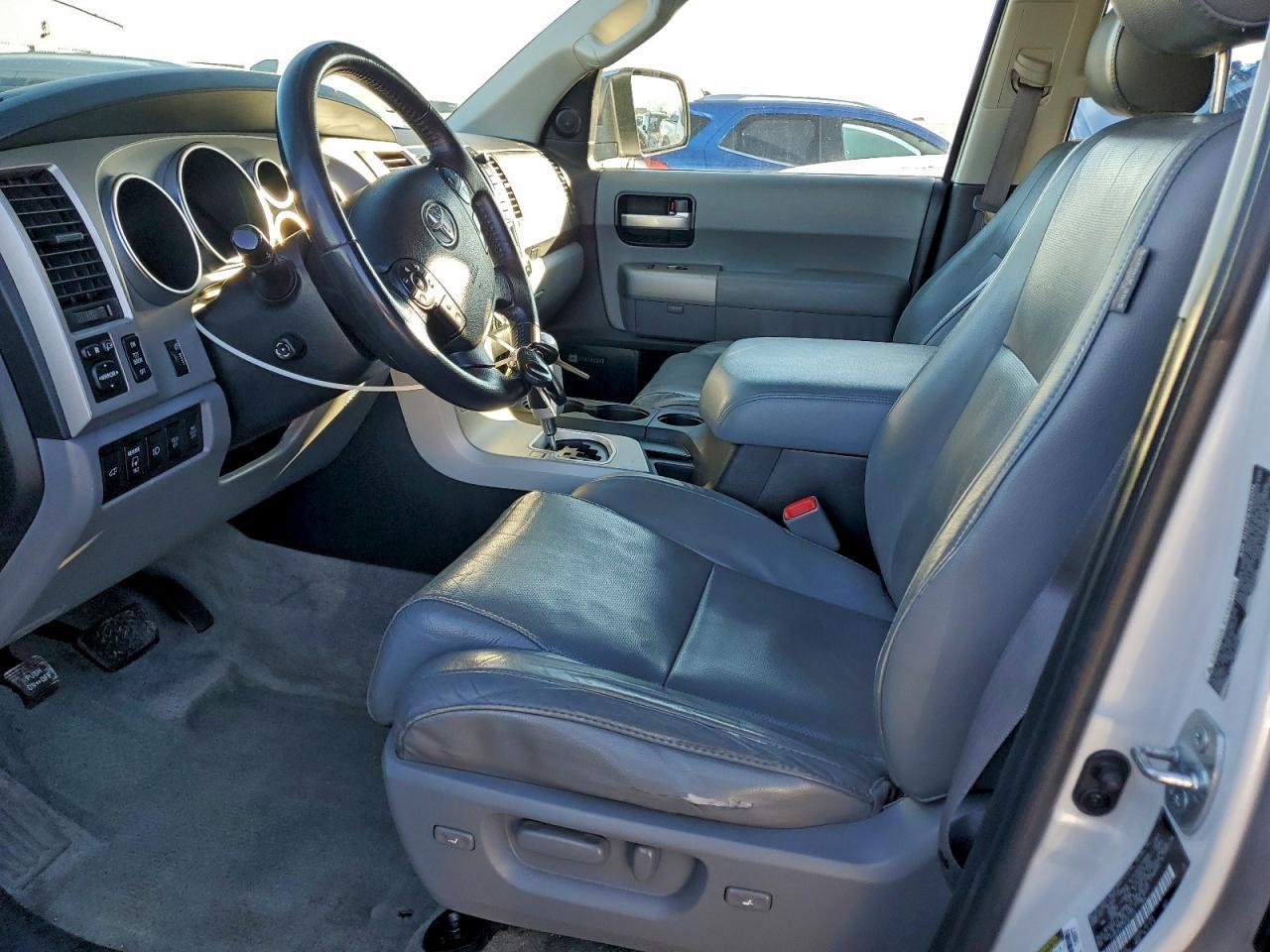 2008 TOYOTA Sequoia
