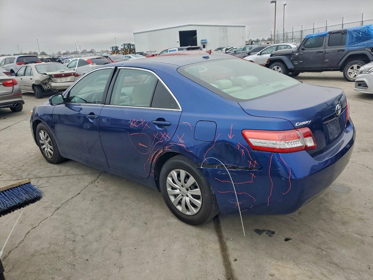 2011 TOYOTA CAMRY