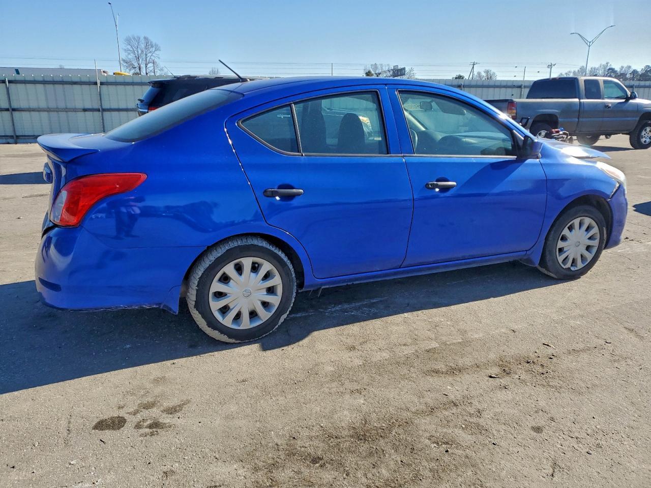 2017 NISSAN VERSA