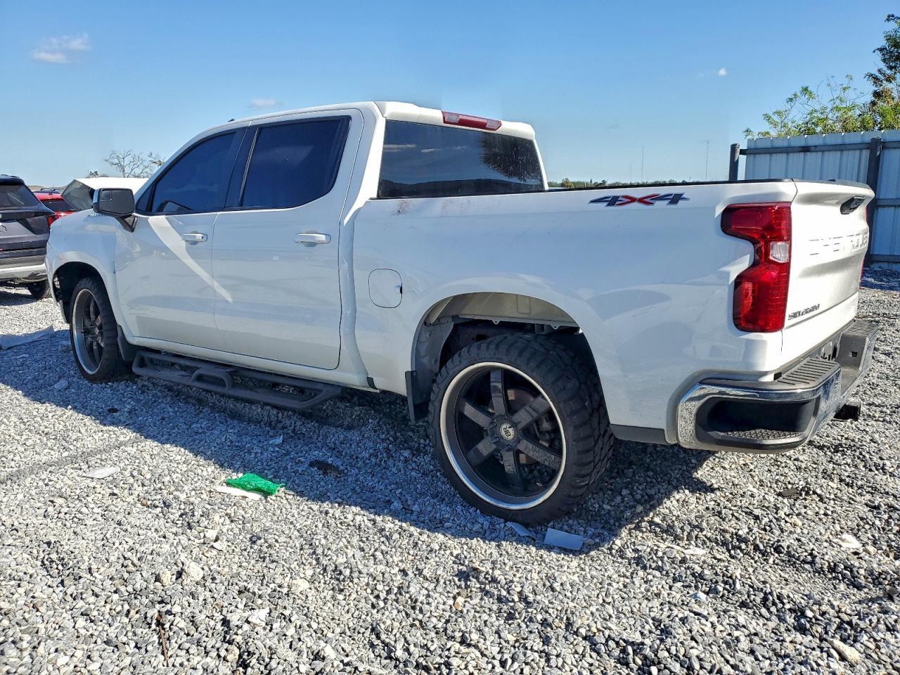 2023 CHEVROLET Silverado