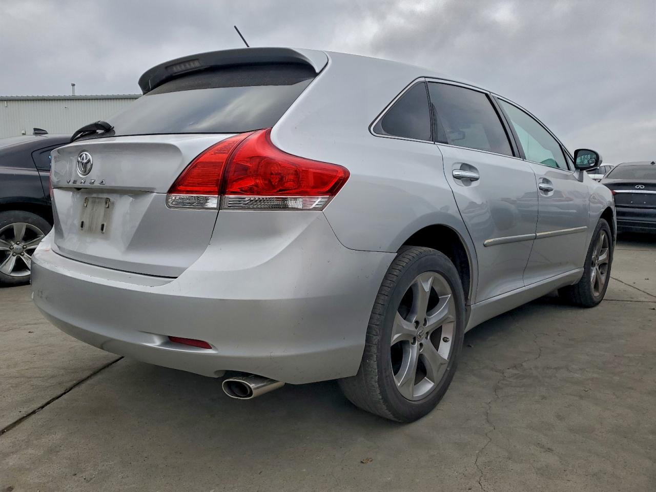 2011 TOYOTA VENZA