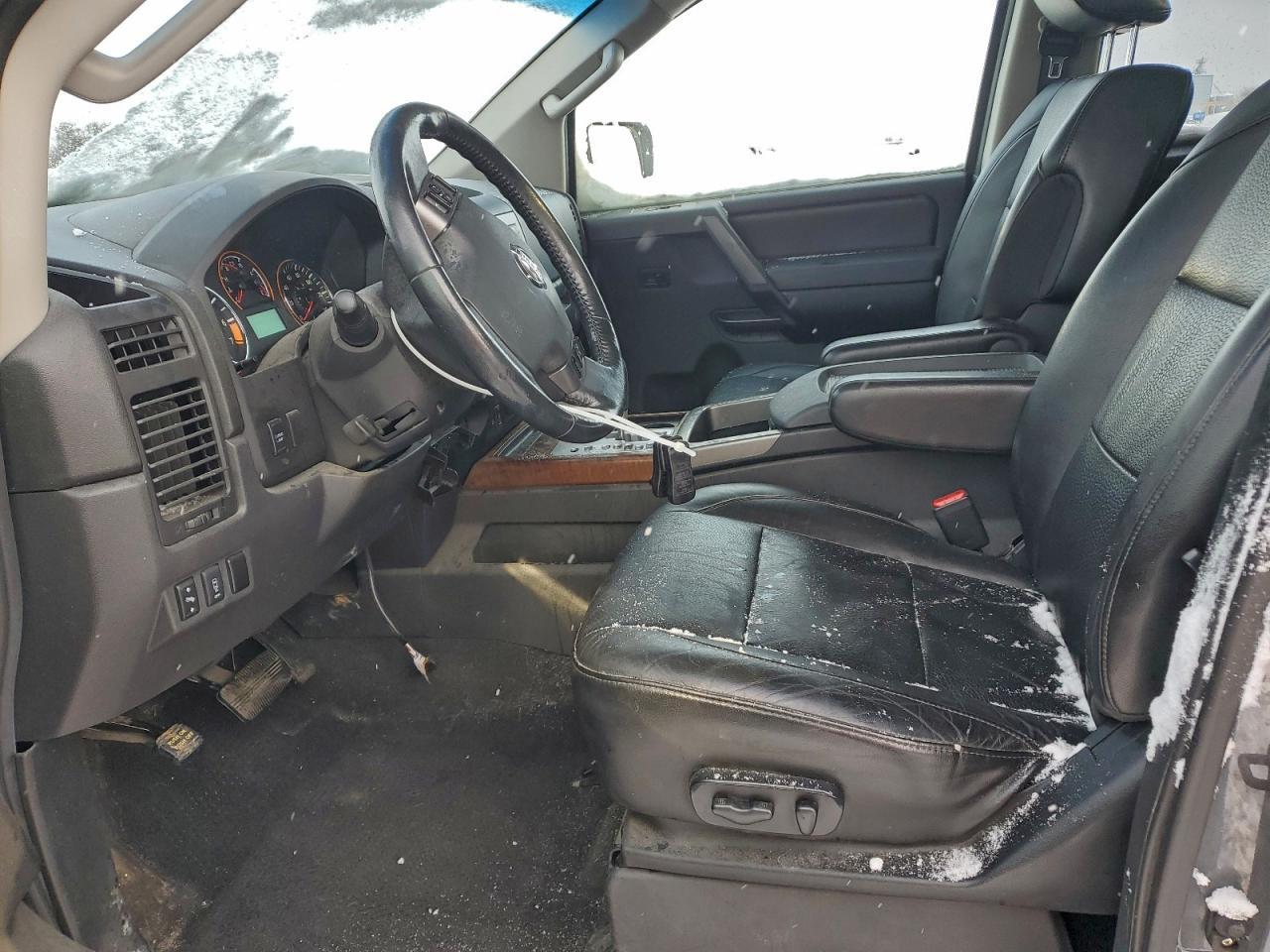 2012 NISSAN Titan