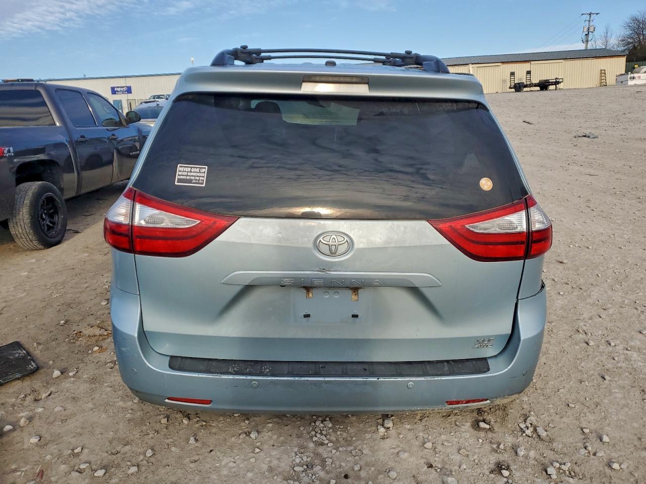 2017 TOYOTA SIENNA