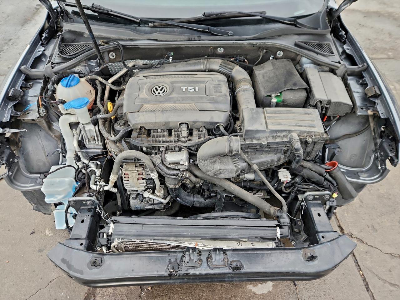 2016 VOLKSWAGEN Passat
