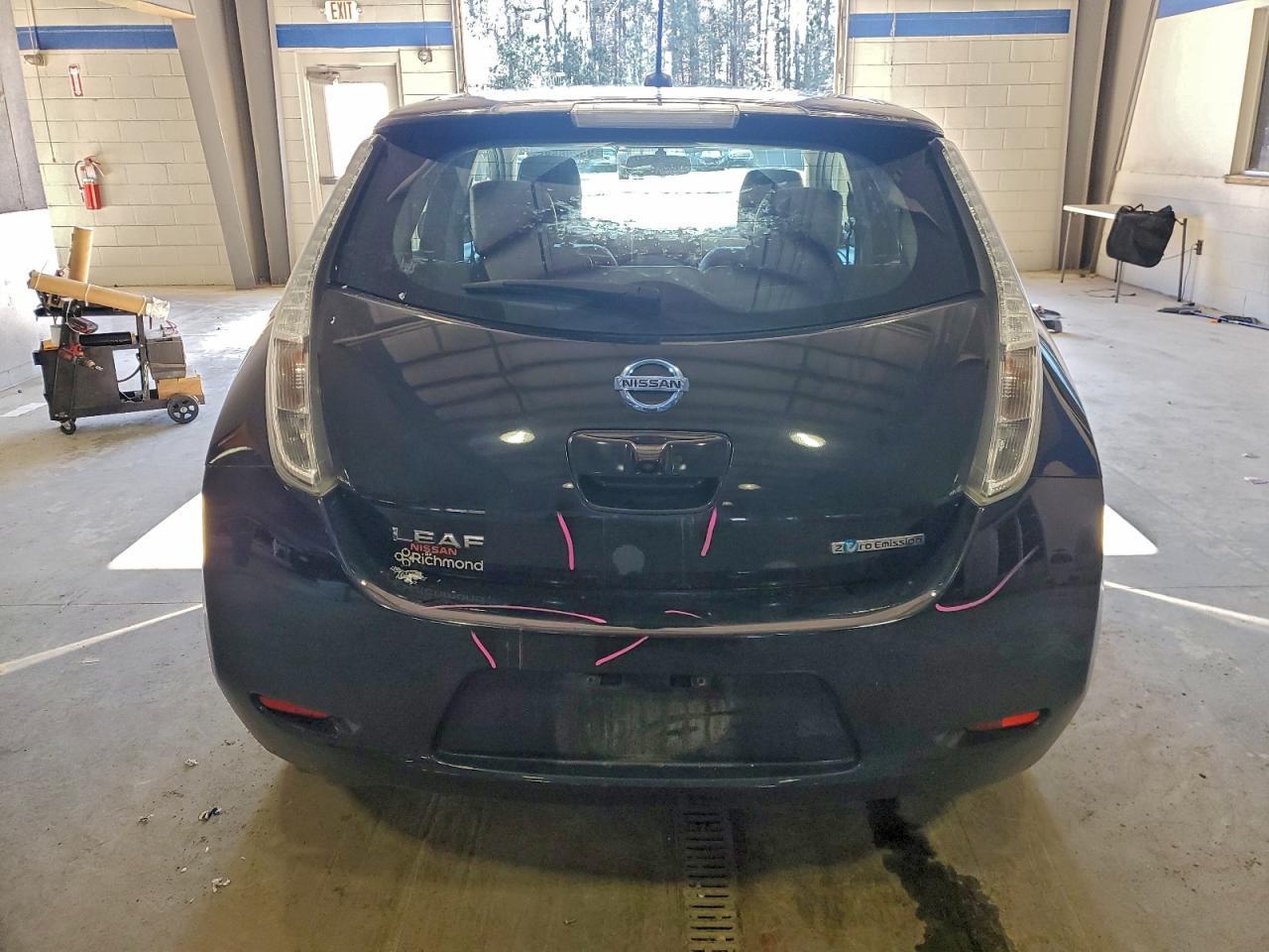 2015 NISSAN LEAF