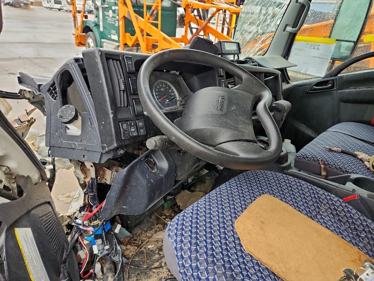 2023 ISUZU NRR