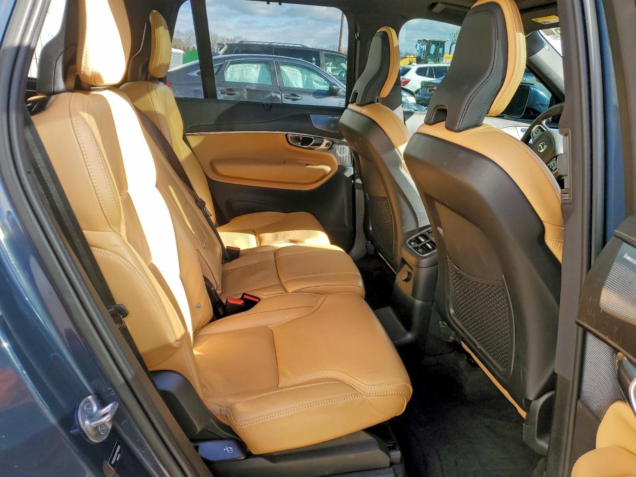 2023 VOLVO XC90