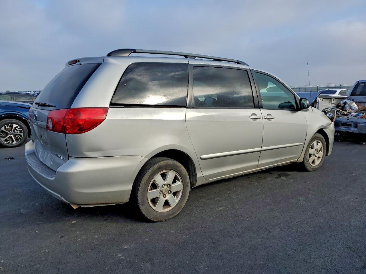 2006 TOYOTA SIENNA