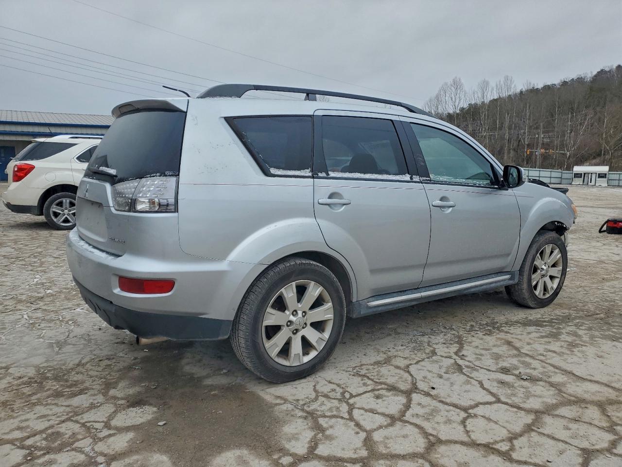 2011 MITSUBISHI outlander