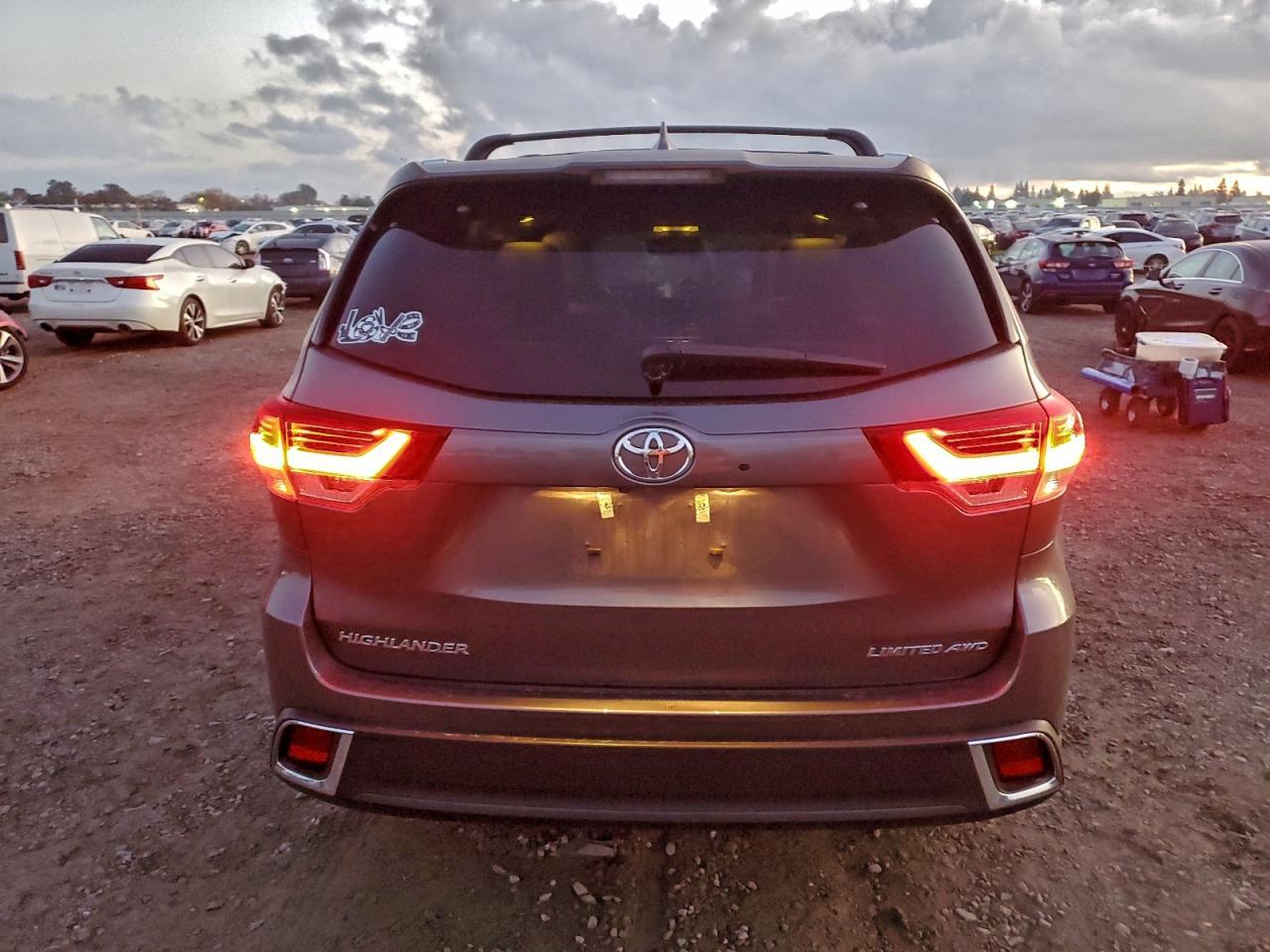 2018 TOYOTA HIGHLANDER