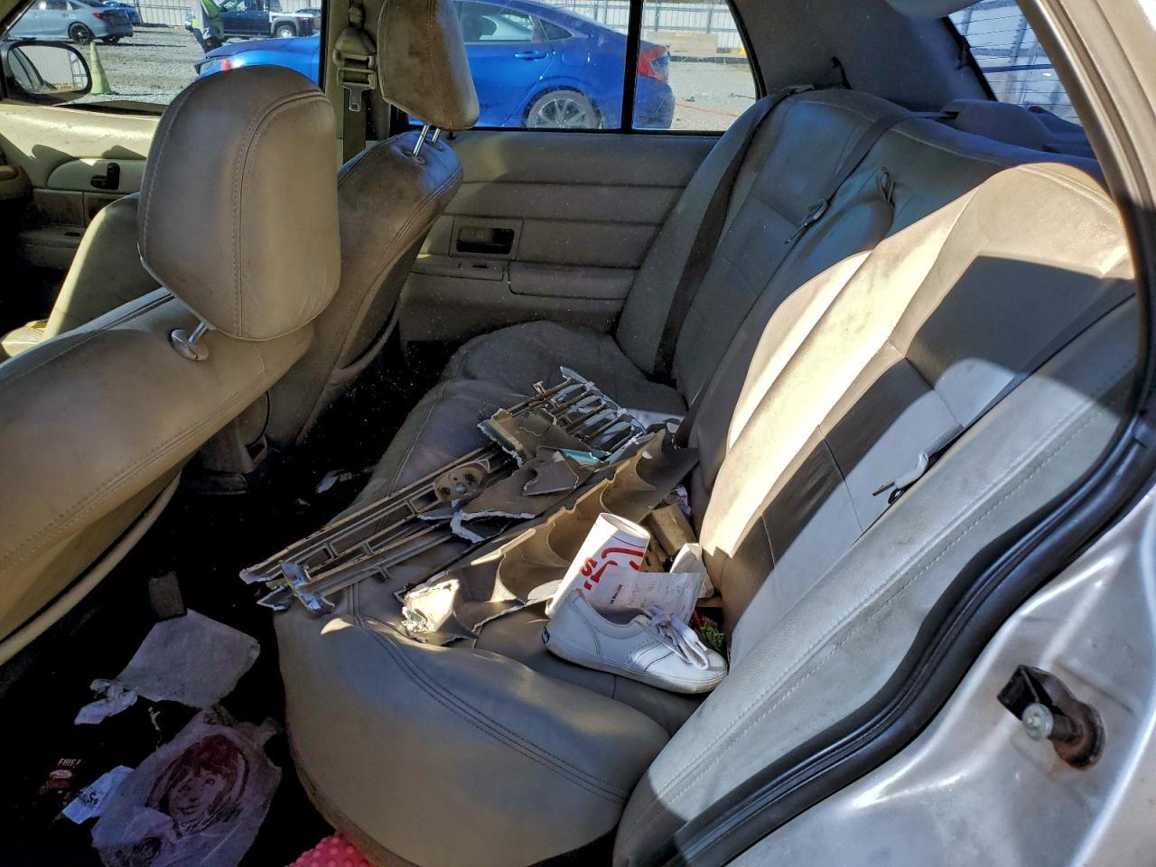 2004 FORD Crown Victoria