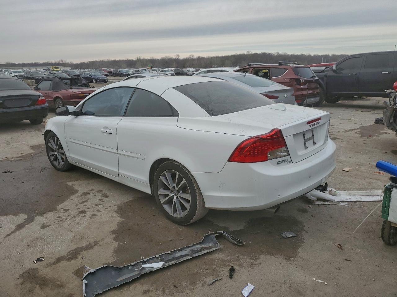 2011 VOLVO C70