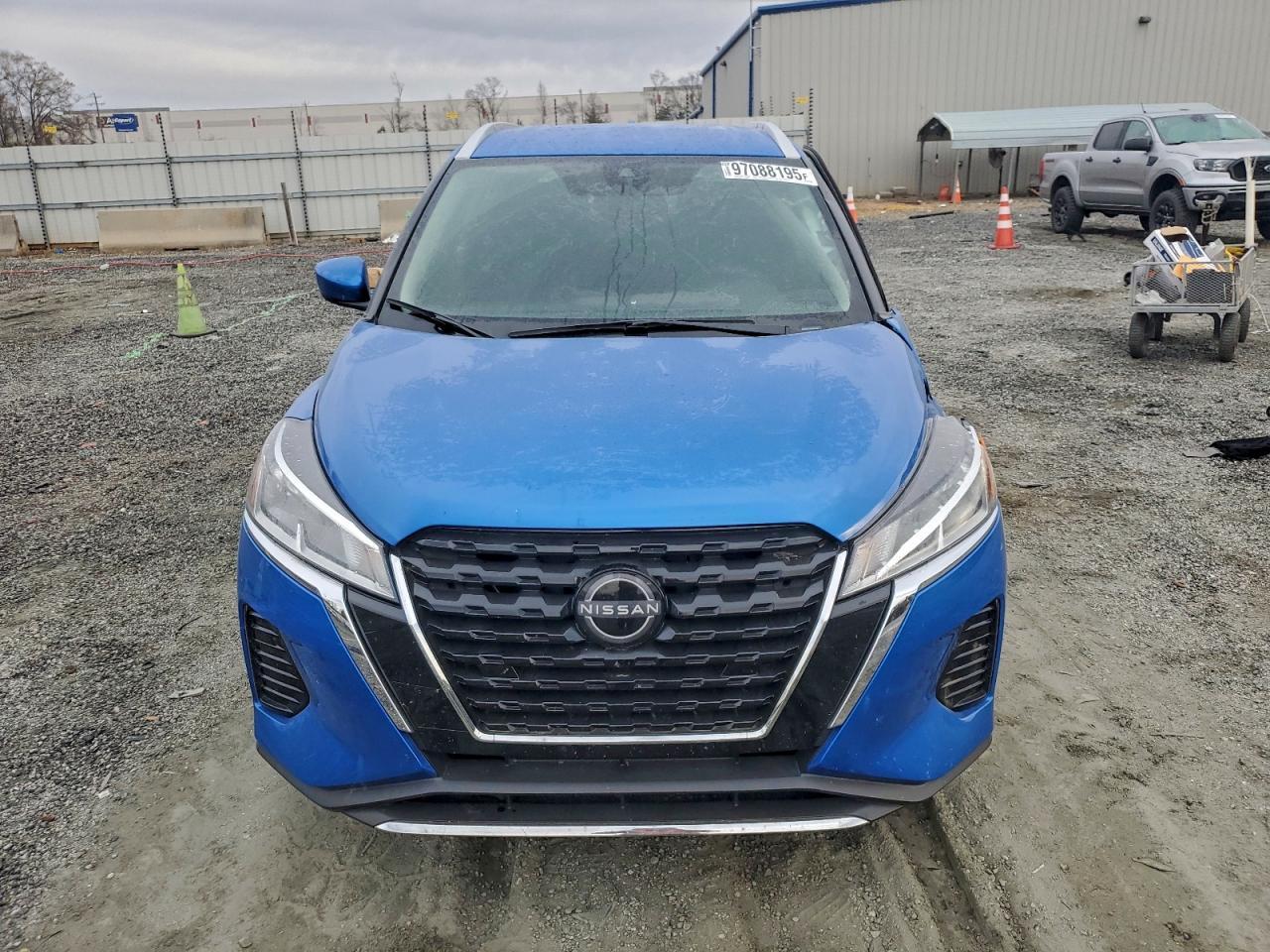 2024 NISSAN KICKS