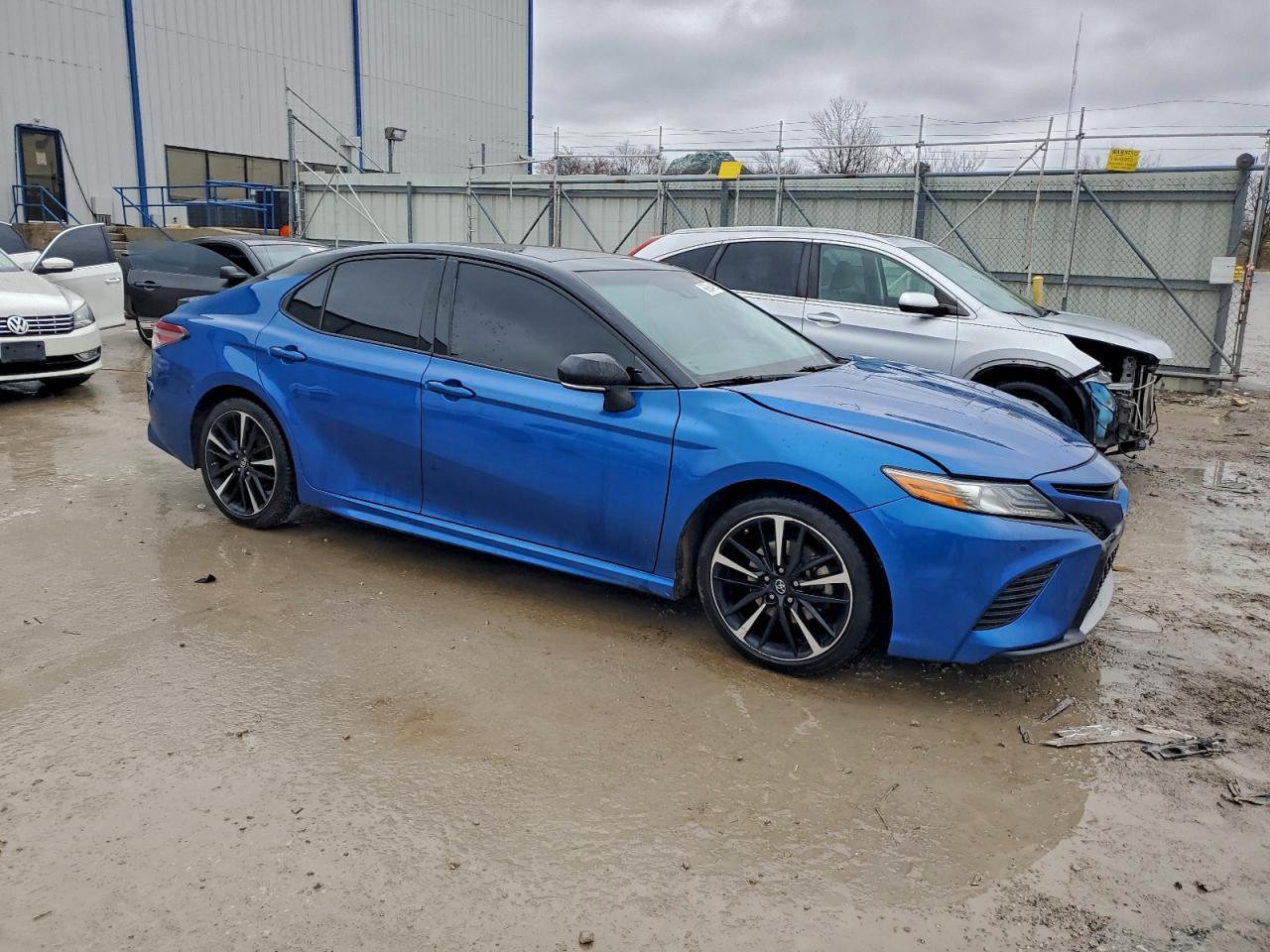 2018 TOYOTA CAMRY