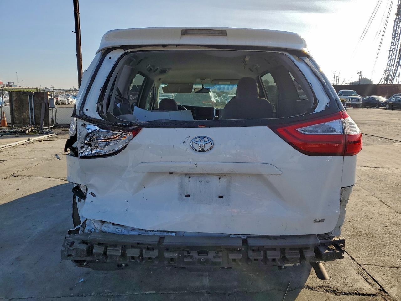 2016 TOYOTA SIENNA