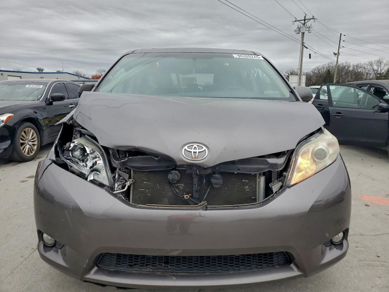 2017 TOYOTA SIENNA