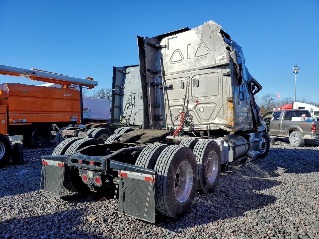 2020 FREIGHTLINER CASCADIA 126