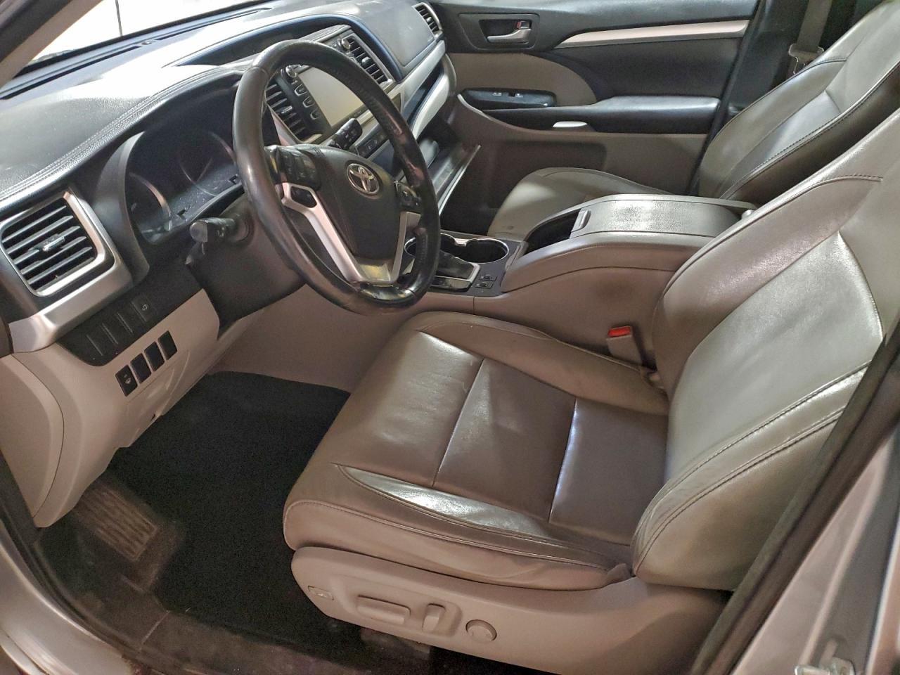 2016 TOYOTA HIGHLANDER