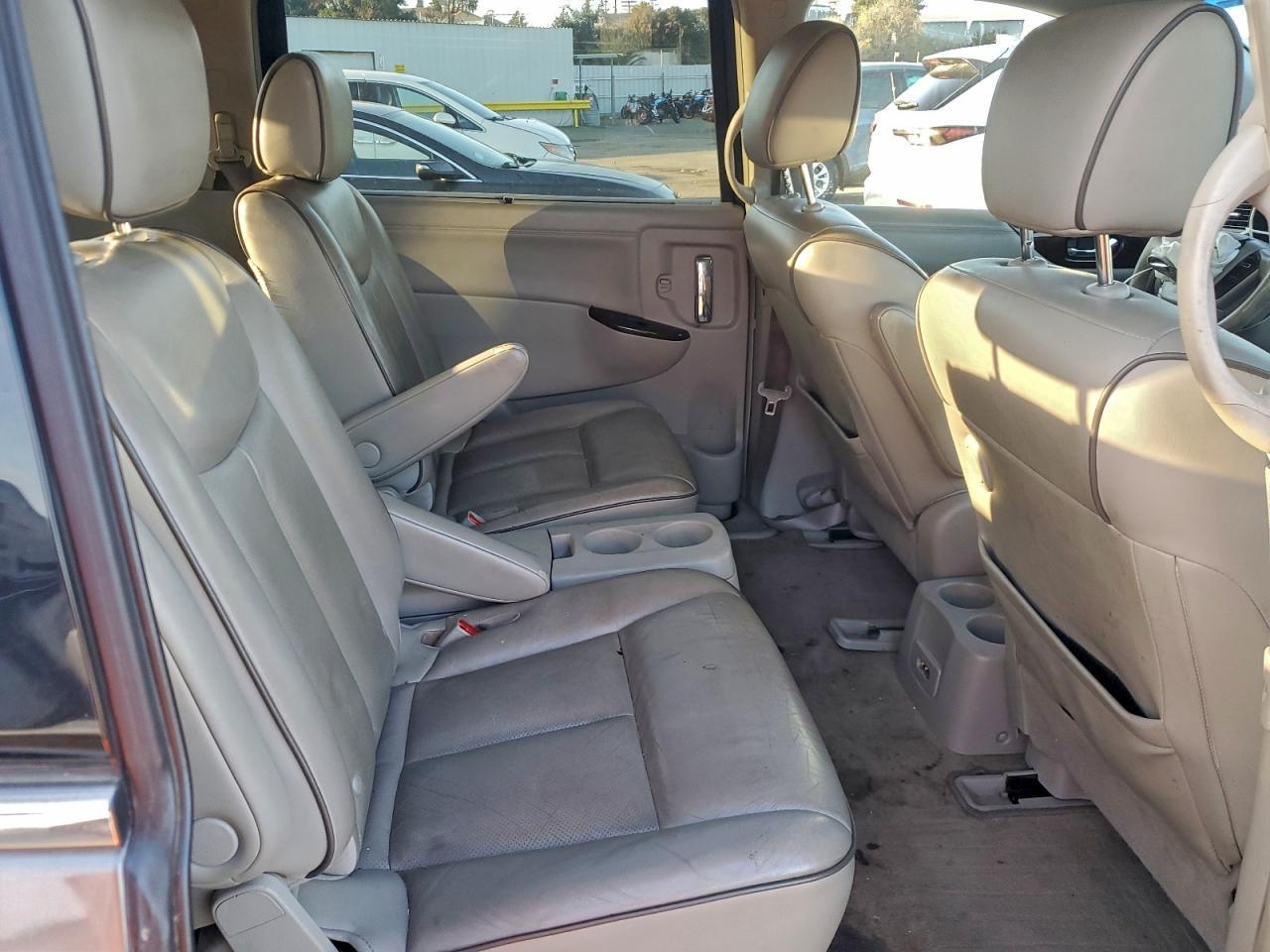 2011 NISSAN Quest