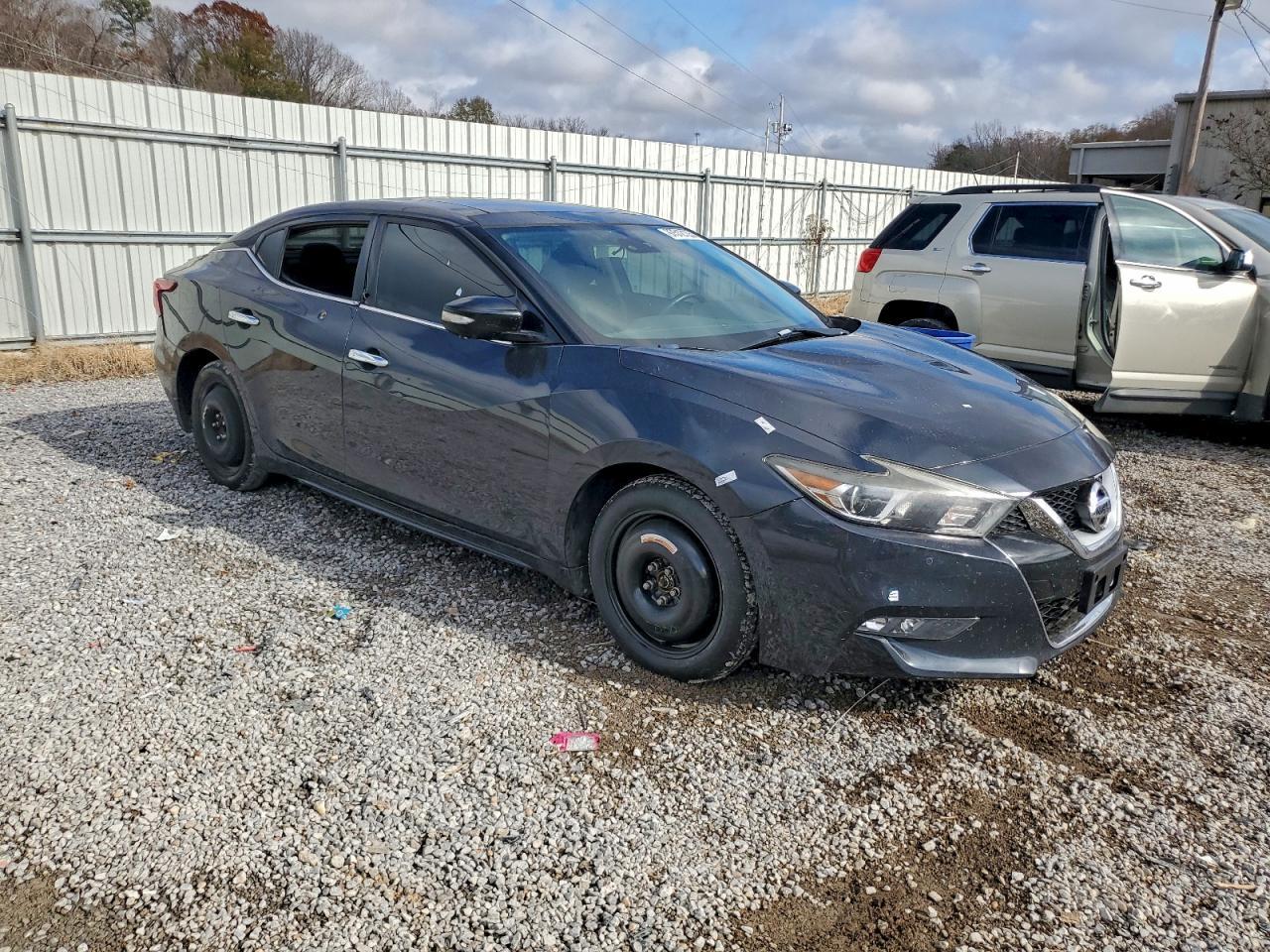 2017 NISSAN Maxima