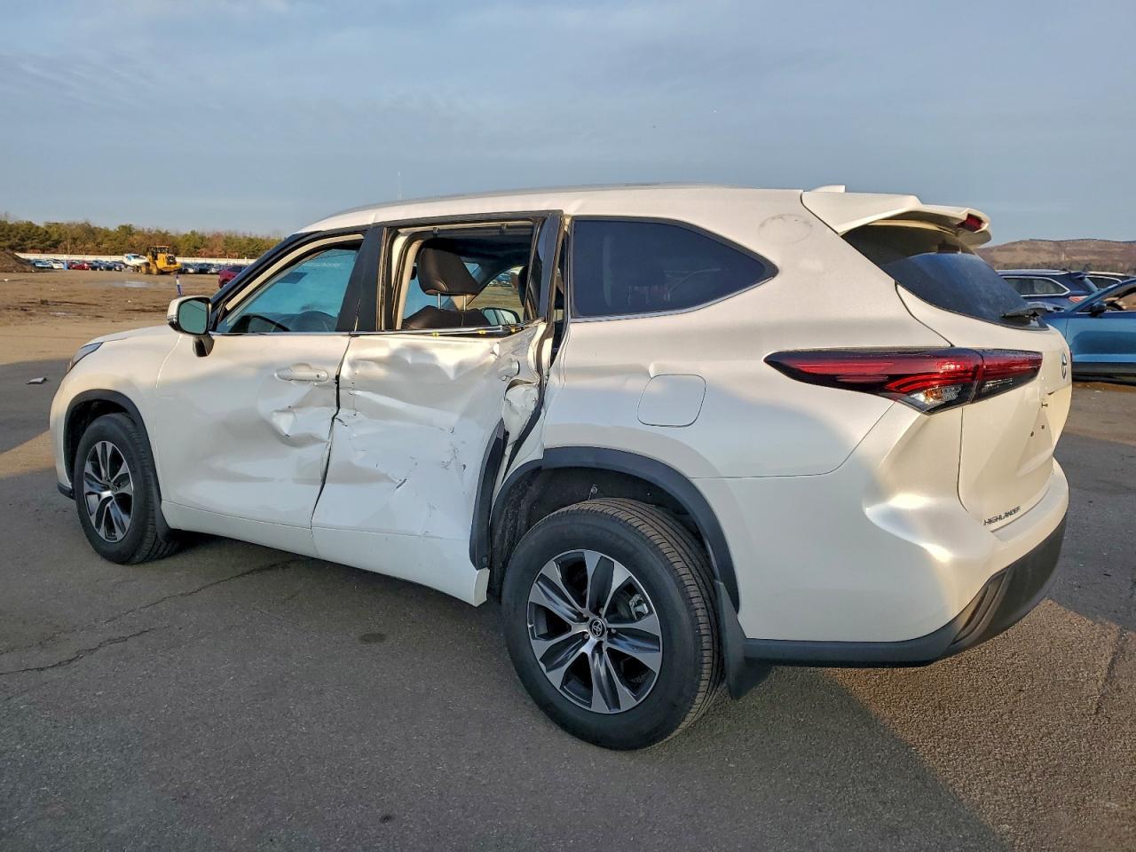 2024 TOYOTA HIGHLANDER