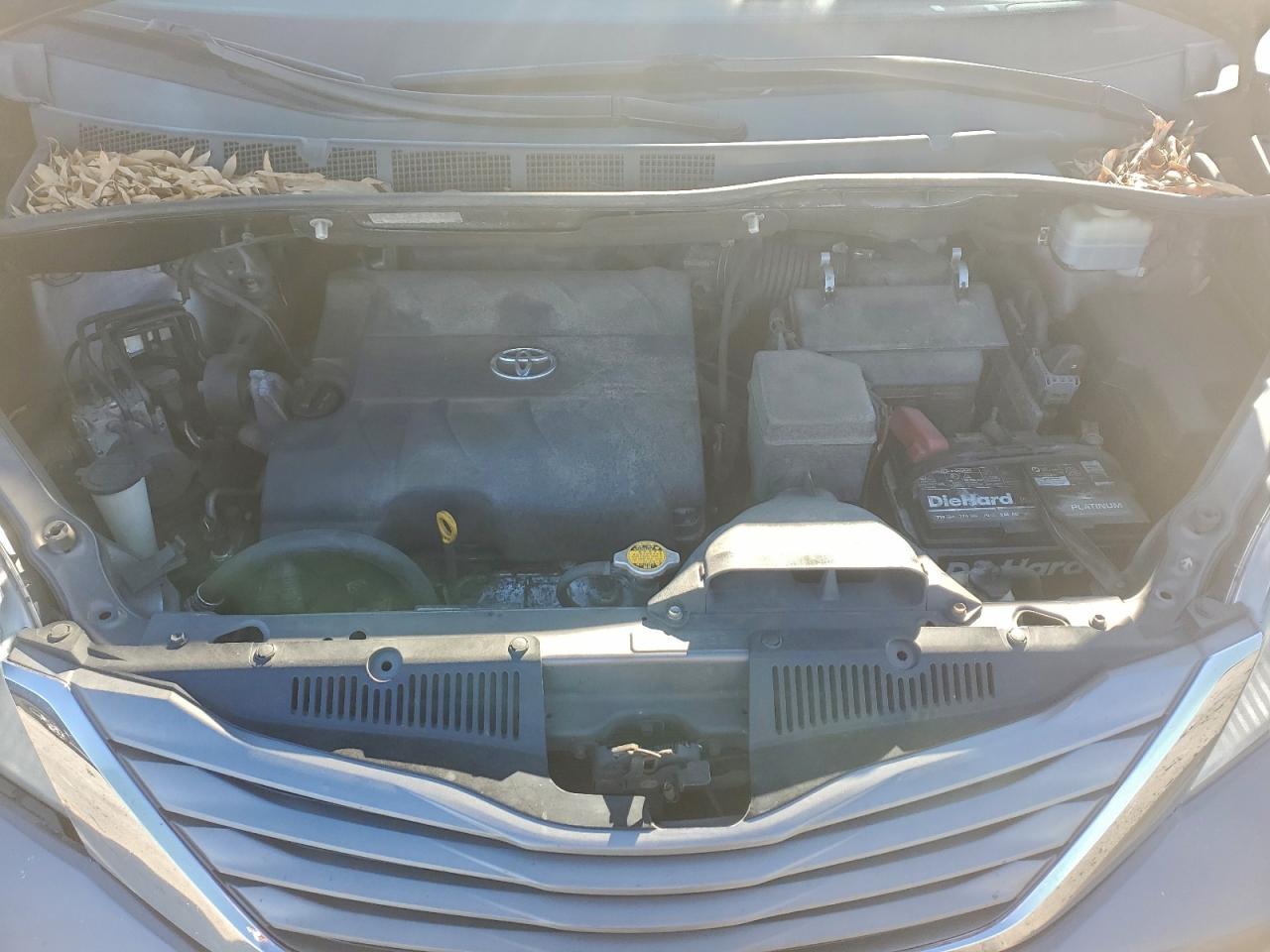 2012 TOYOTA SIENNA