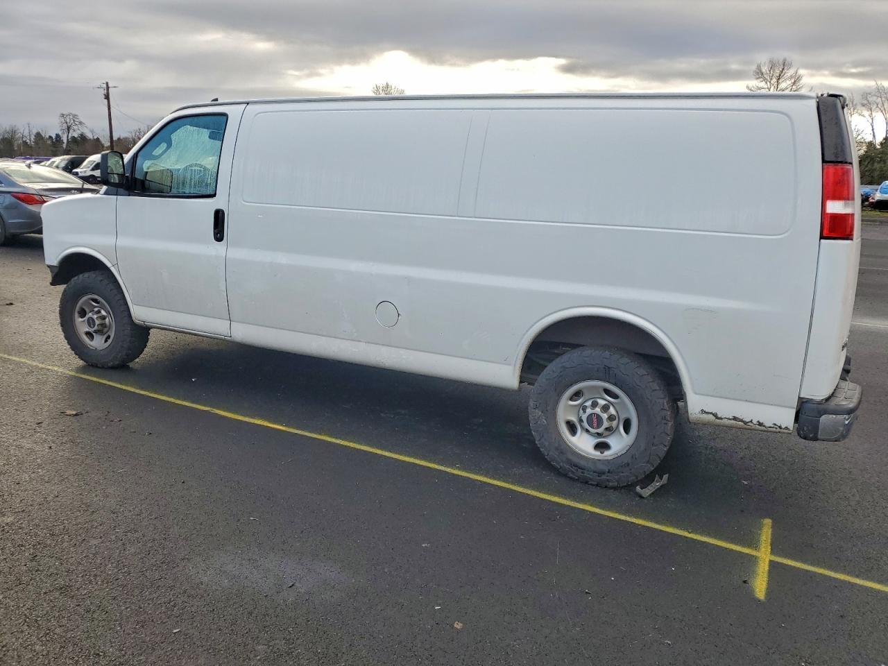 2022 GMC Savana