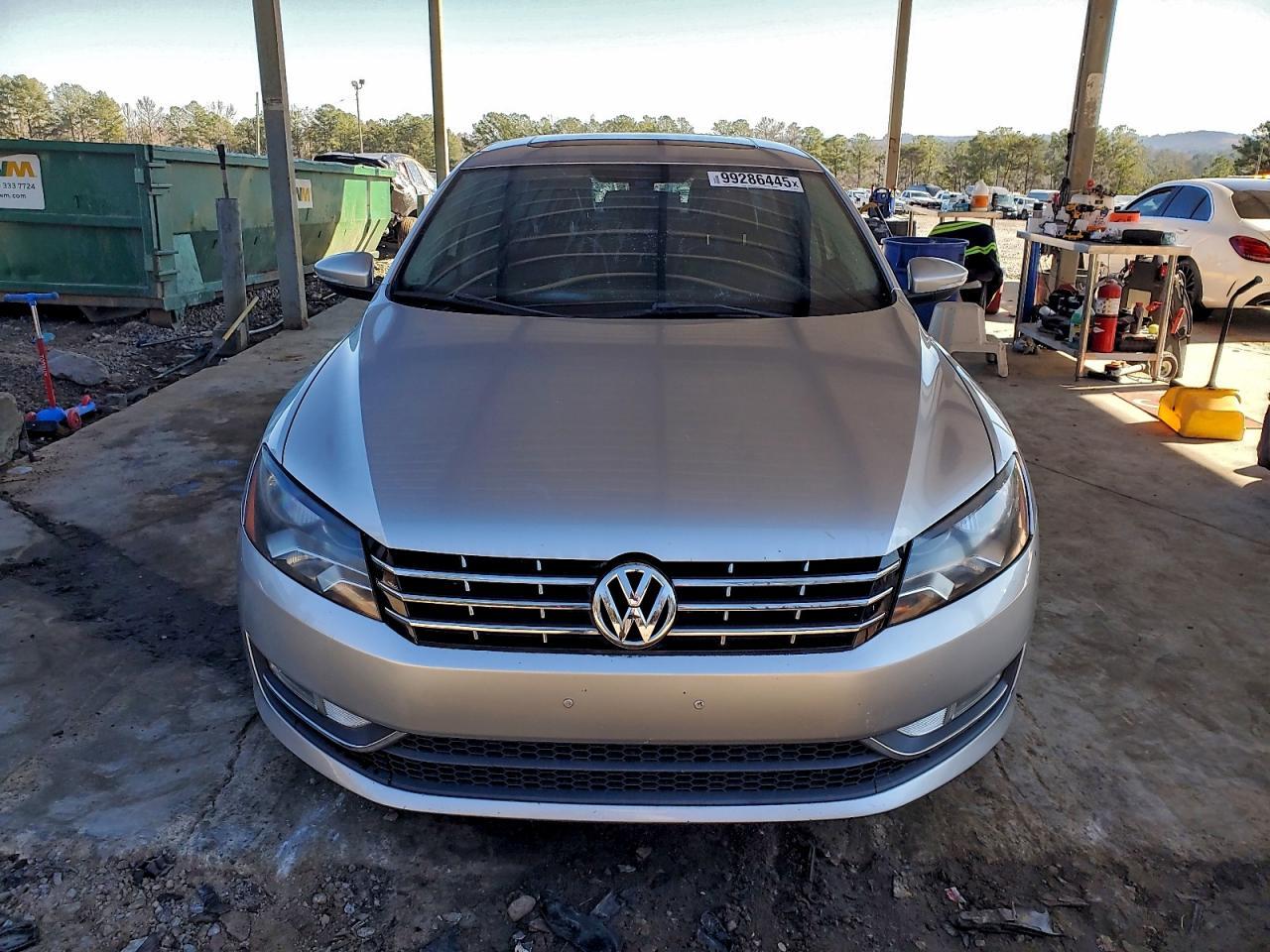2012 VOLKSWAGEN Passat