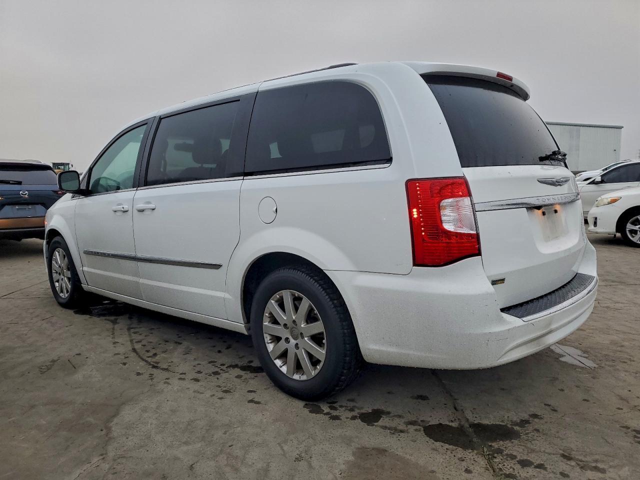 2016 CHRYSLER Town & Country
