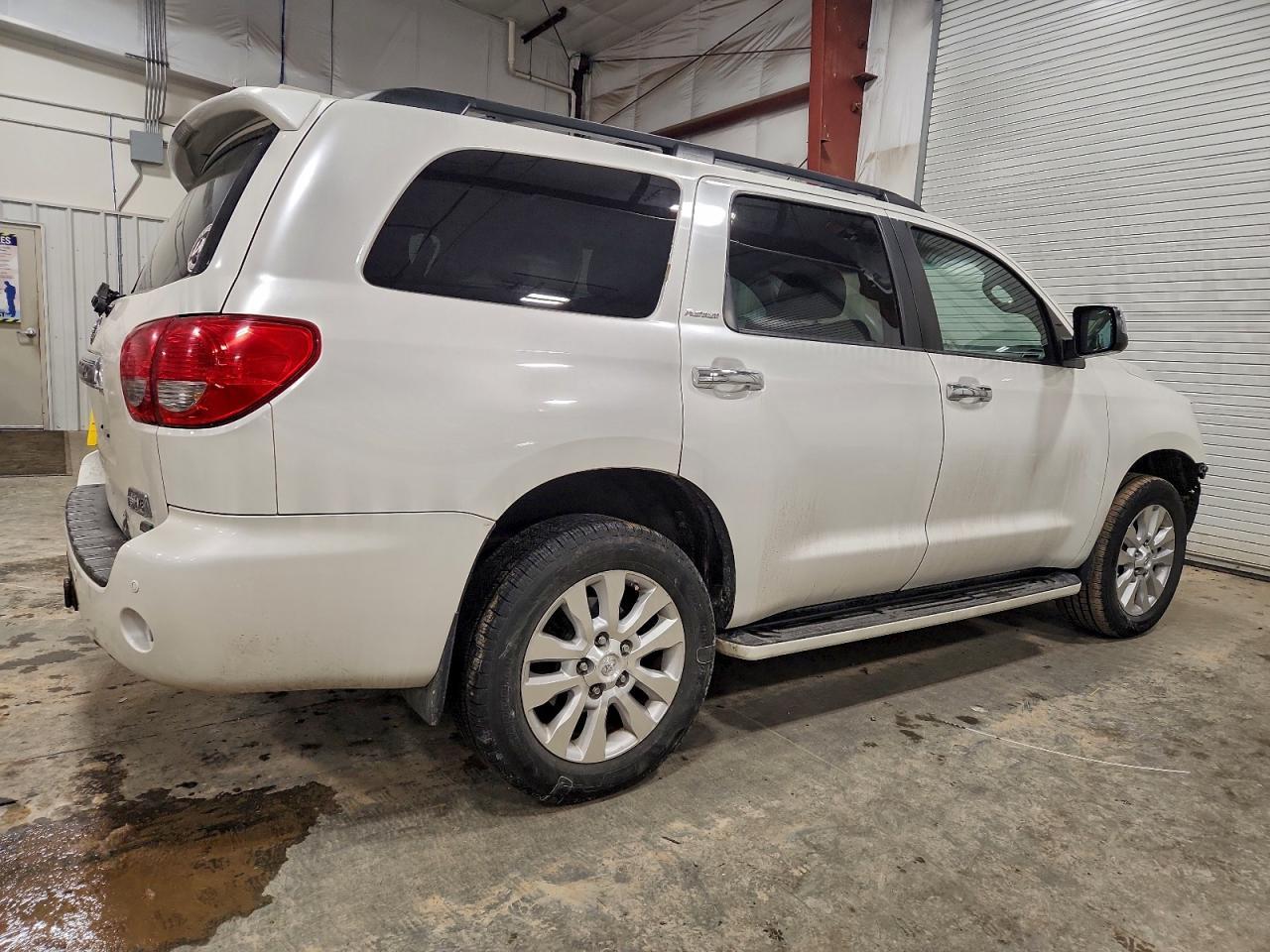 2014 TOYOTA Sequoia