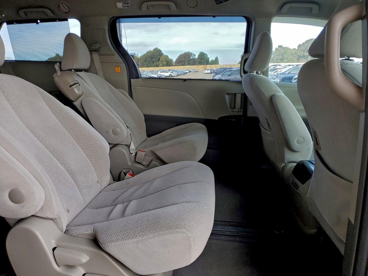 2013 TOYOTA SIENNA