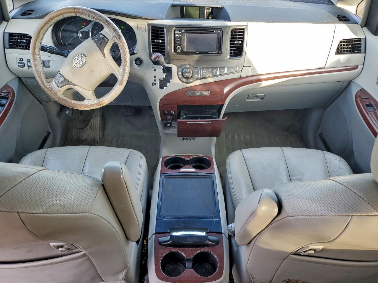 2014 TOYOTA SIENNA