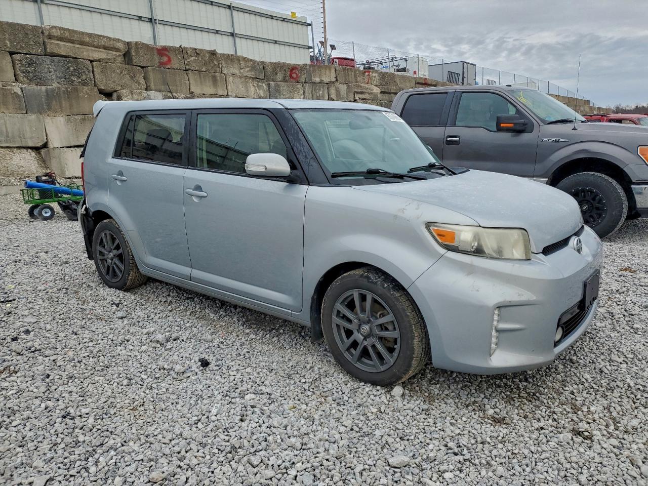 2013 TOYOTA SCION