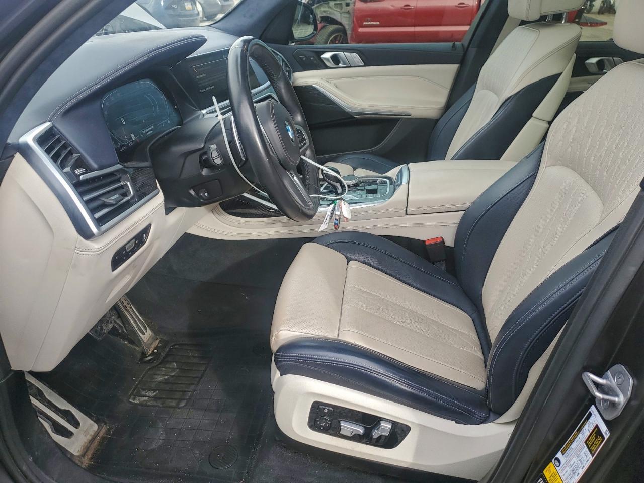 2022 BMW X7