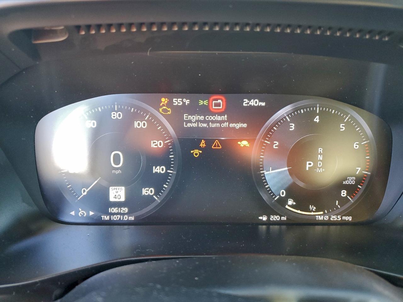 2022 VOLVO XC40