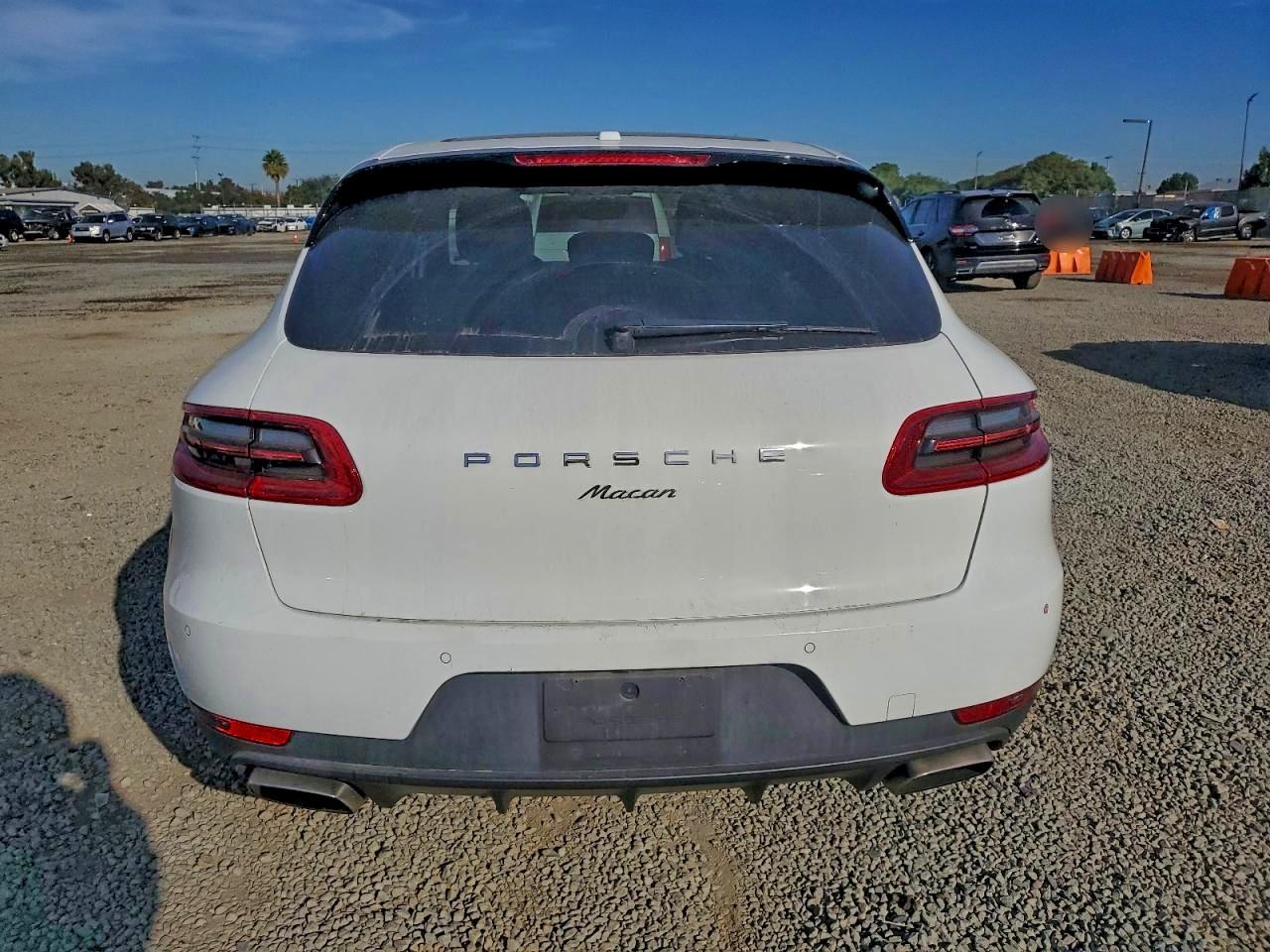 2017 PORSCHE Macan