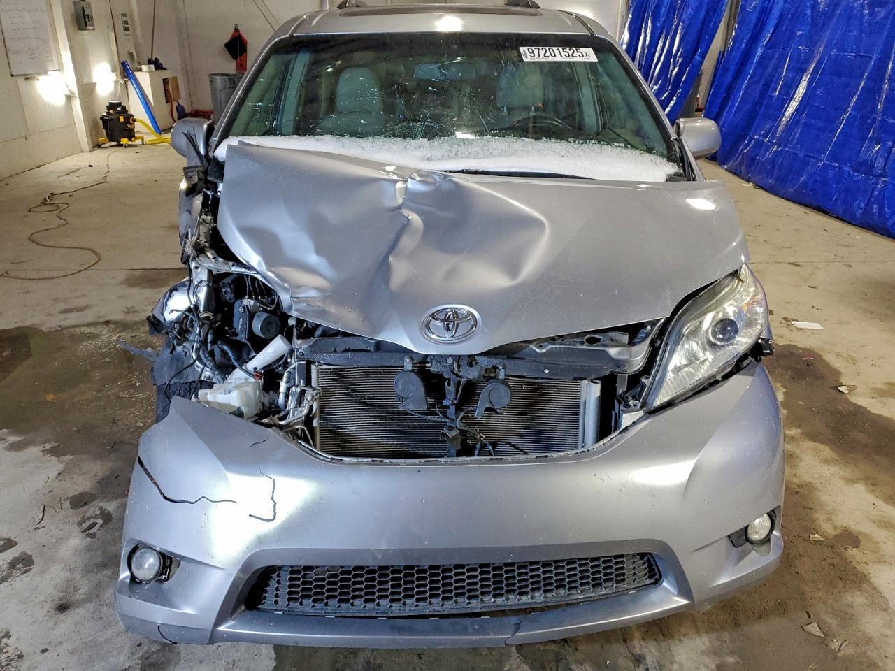 2017 TOYOTA SIENNA