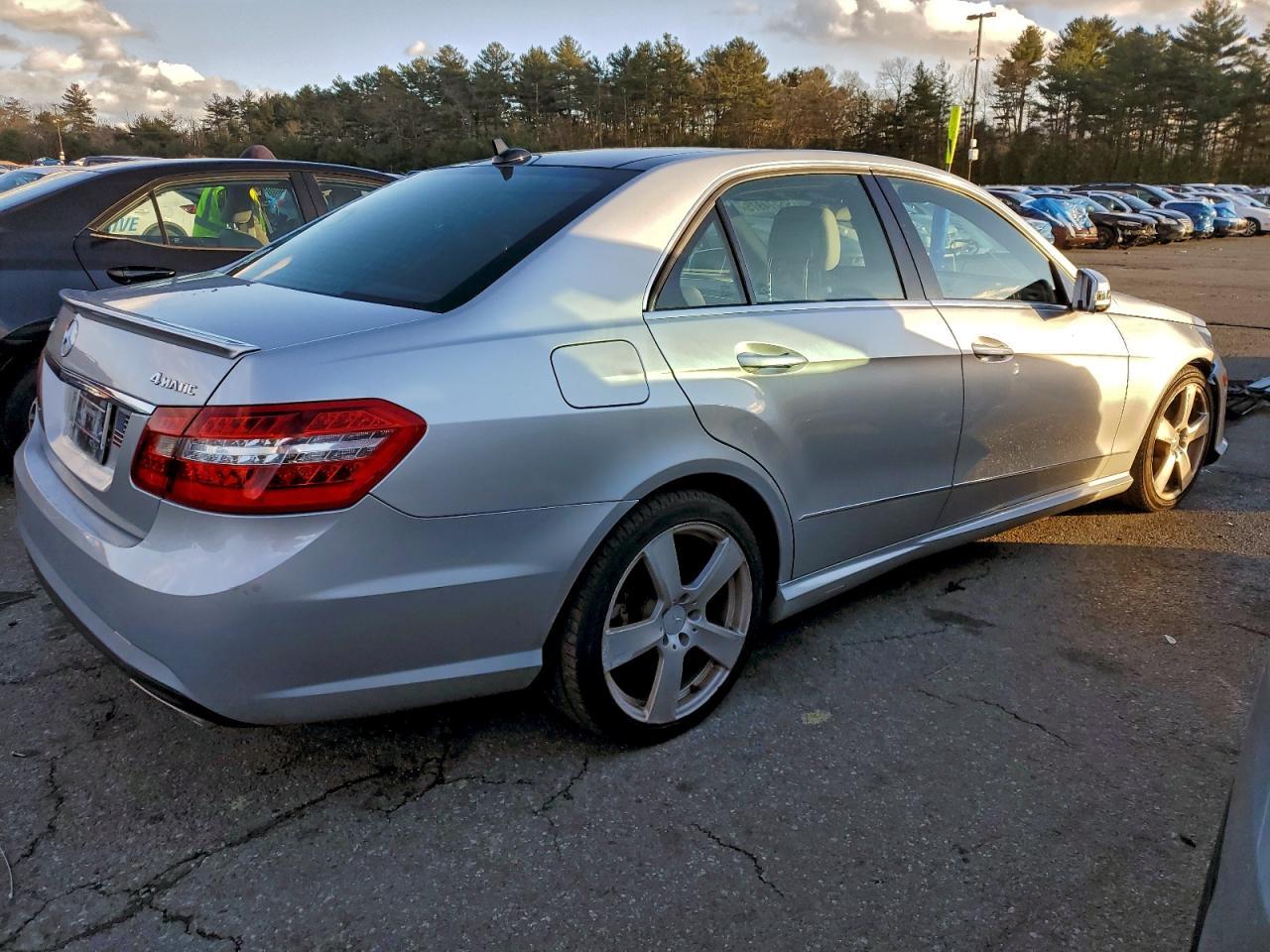 2011 MERCEDES-BENZ E-Class