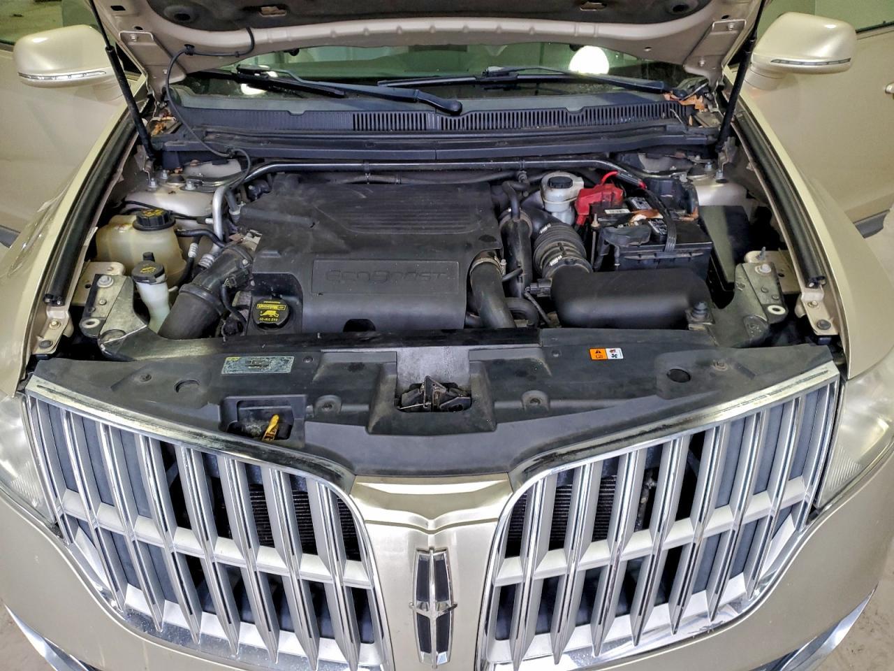 2011 LINCOLN MKT