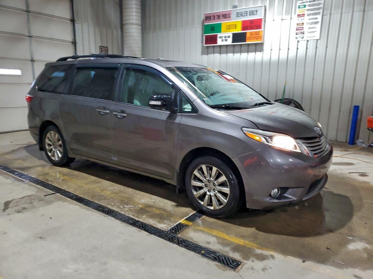 2015 TOYOTA SIENNA