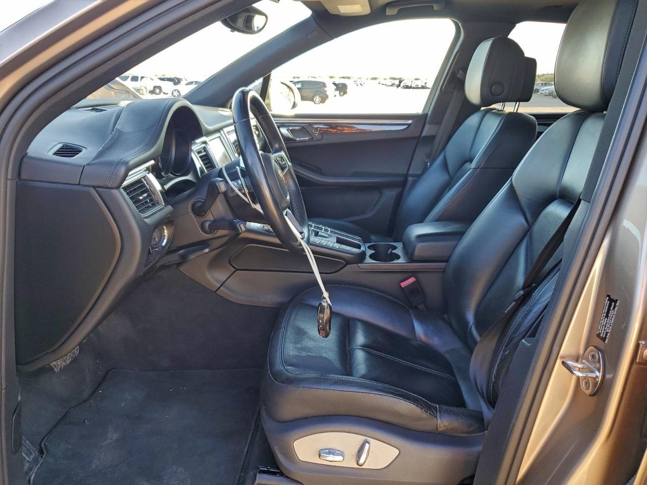 2015 PORSCHE Macan