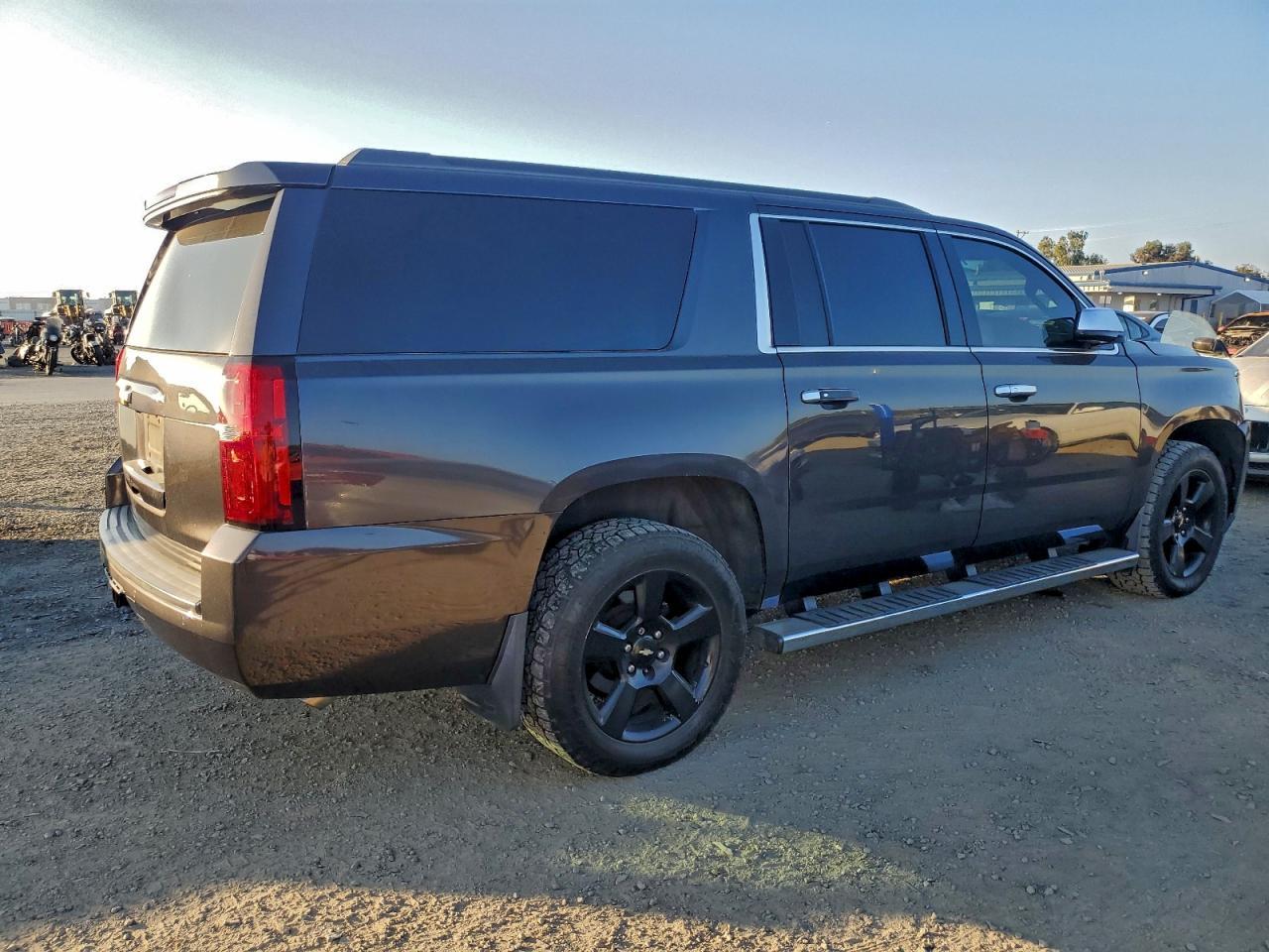 2016 CHEVROLET Suburban