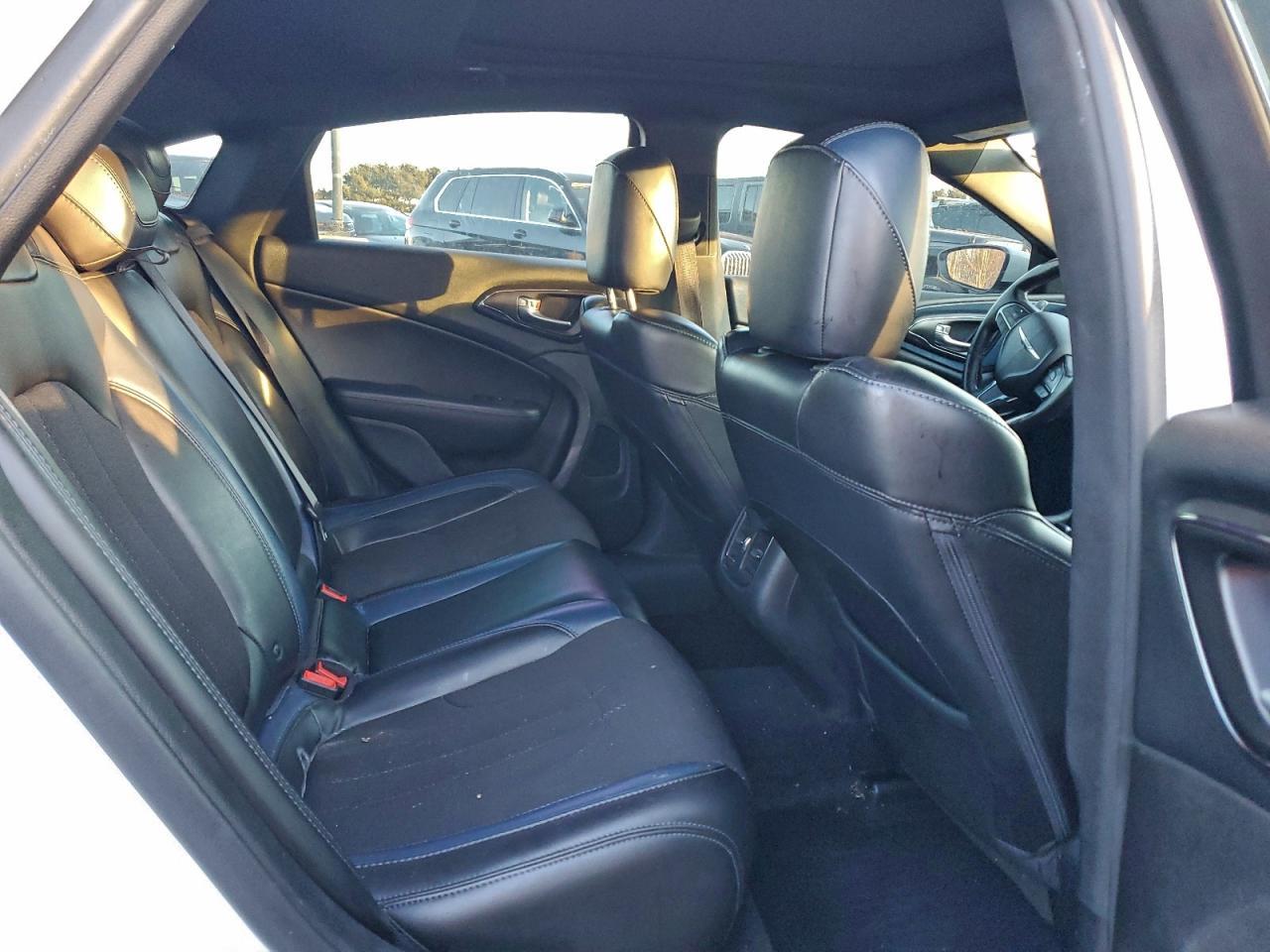 2016 CHRYSLER 200