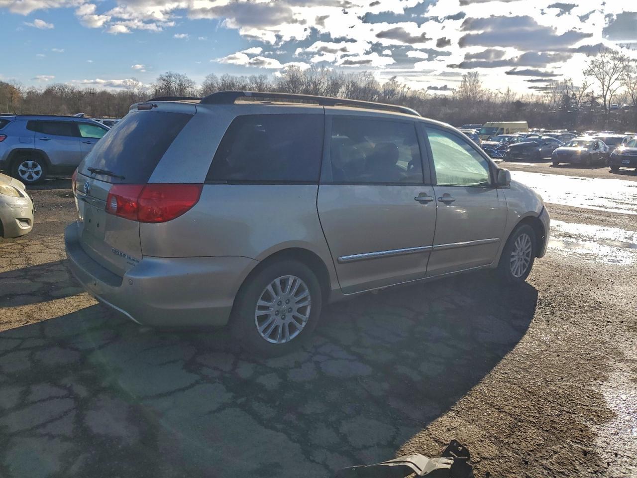 2008 TOYOTA SIENNA
