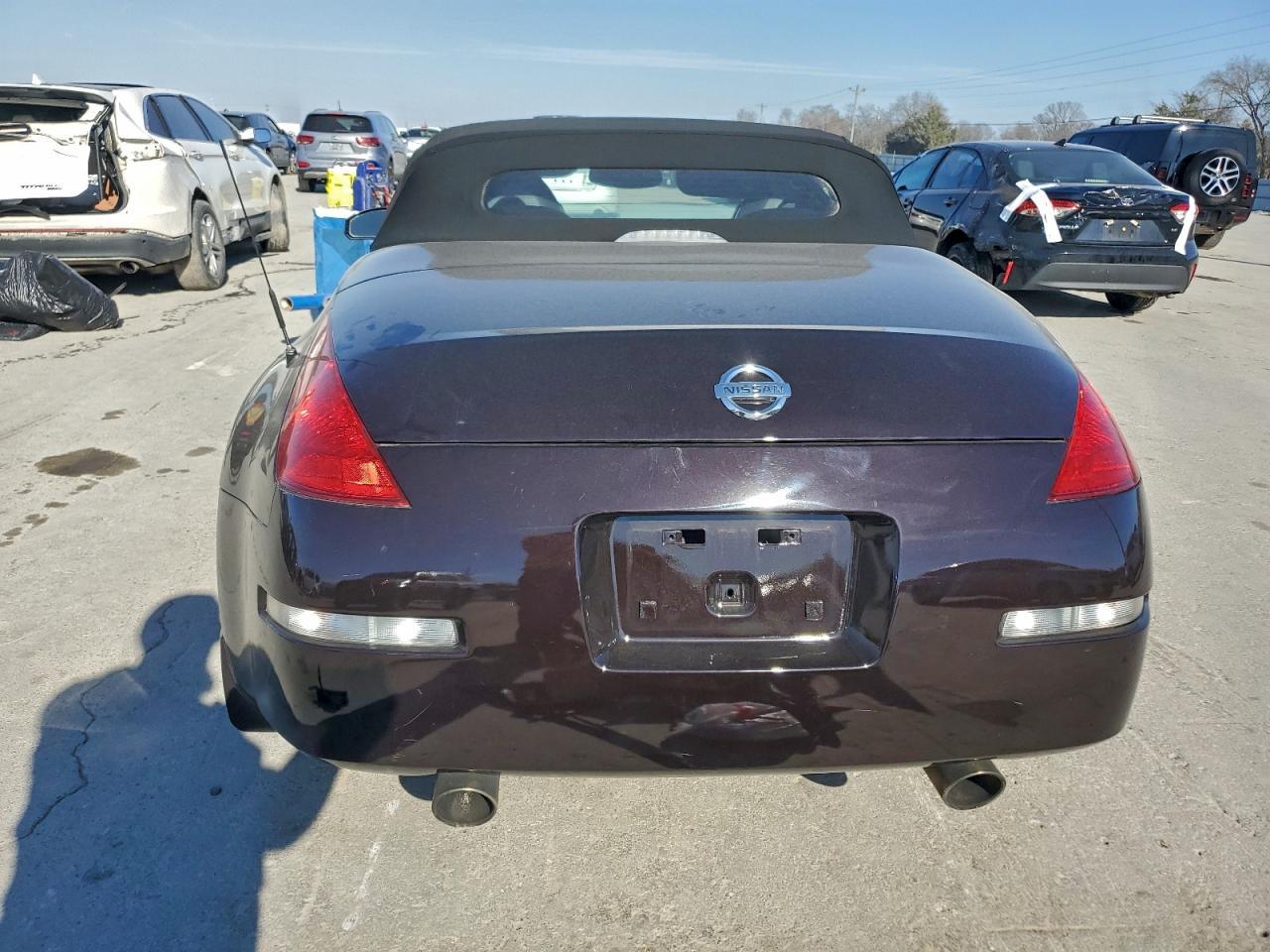 2004 NISSAN Z